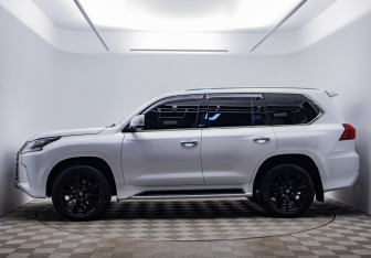 Подержанный автомобиль Lexus LX 2020 года (8 фото)