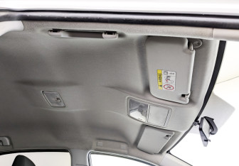 Подержанный автомобиль Toyota Corolla Sedan 2015 года (21 фото)