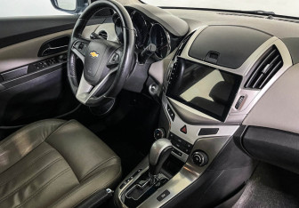 Подержанный автомобиль Chevrolet Cruze Wagon 2013 года (9 фото)