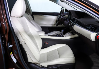 Подержанный автомобиль Lexus ES 2016 года (11 фото)