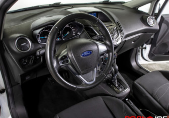 Подержанный автомобиль Ford Fiesta Sedan 2015 года (17 фото)