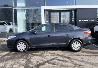 Подержанный автомобиль Renault Fluence 2011 года (8 фото)