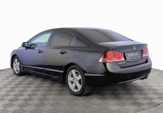 Подержанный автомобиль Honda Civic Sedan 2008 года (7 фото)