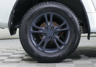 Подержанный автомобиль Nissan Terrano 2015 года (5 фото)