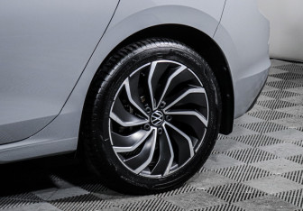 Подержанный автомобиль Volkswagen Golf Hatchback 2020 года (15 фото)