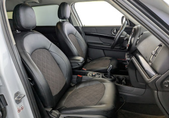 Подержанный автомобиль MINI Countryman 2019 года (24 фото)