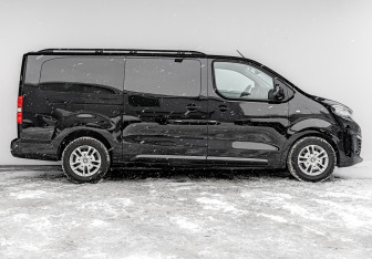 Подержанный автомобиль Peugeot Traveller 2022 года (4 фото)