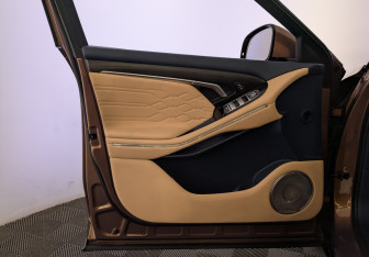 Подержанный автомобиль Voyah Free 2025 года (19 фото)