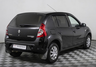 Подержанный автомобиль Renault Sandero 2013 года (5 фото)