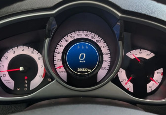 Подержанный автомобиль Cadillac SRX 2011 года (17 фото)