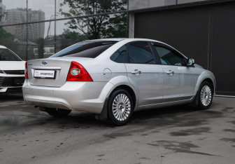 Подержанный автомобиль Ford Focus Sedan 2010 года (4 фото)