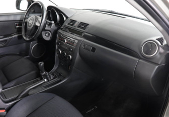 Подержанный автомобиль Mazda 3 Sedan 2007 года (10 фото)
