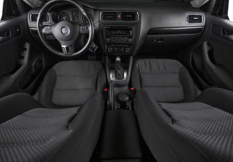 Подержанный автомобиль Volkswagen Jetta Sedan 2012 года (18 фото)