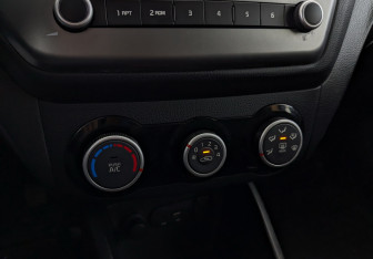 Подержанный автомобиль Kia Rio Sedan 2017 года (26 фото)