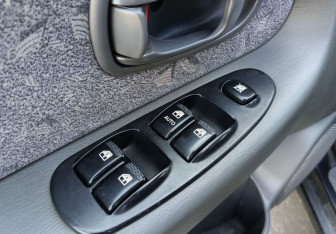 Подержанный автомобиль Kia Spectra Sedan 2006 года (17 фото)