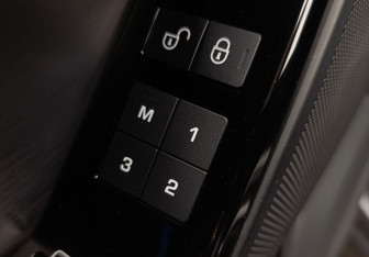 Подержанный автомобиль Land Rover Range Rover Velar 2019 года (13 фото)