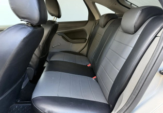 Подержанный автомобиль Ford Focus Hatchback 2010 года (11 фото)