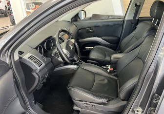 Подержанный автомобиль Mitsubishi Outlander 2012 года (9 фото)