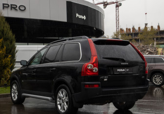 Подержанный автомобиль Volvo XC90 2005 года (5 фото)