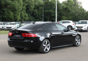 Подержанный автомобиль Jaguar XE 2018 года (5 фото)