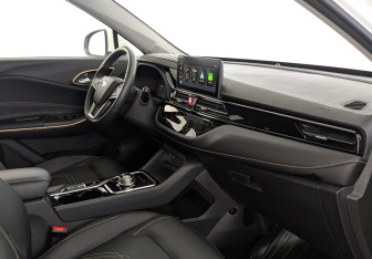 Подержанный автомобиль Москвич 3е 2023 года (13 фото)