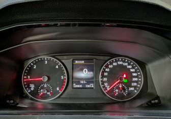 Подержанный автомобиль Volkswagen Caravelle 2018 года (16 фото)