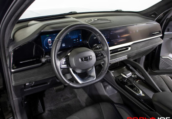 Подержанный автомобиль Geely Monjaro 2023 года (25 фото)