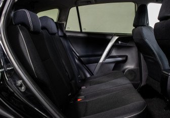 Подержанный автомобиль Toyota RAV4 2016 года (9 фото)