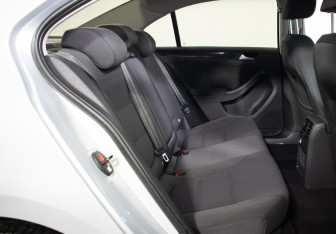 Подержанный автомобиль Volkswagen Jetta Sedan 2012 года (9 фото)