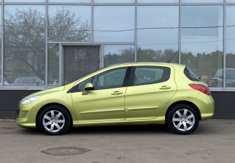 Подержанный автомобиль Peugeot 308 Hatchback 2008 года (8 фото)