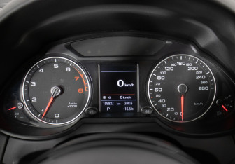 Подержанный автомобиль Audi Q5 2015 года (12 фото)