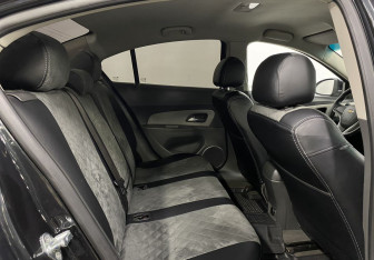 Подержанный автомобиль Chevrolet Cruze Sedan 2010 года (20 фото)