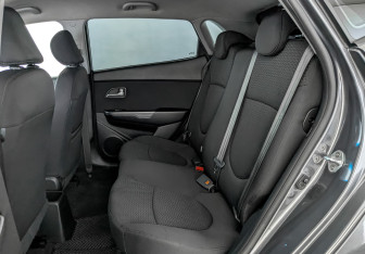 Подержанный автомобиль Kia Rio Hatchback 2016 года (18 фото)