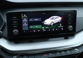 Подержанный автомобиль Skoda Octavia Liftback 2021 года (17 фото)