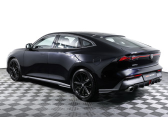 Подержанный автомобиль Changan UNI-V 2023 года (7 фото)