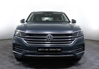 Подержанный автомобиль Volkswagen Touareg 2020 года (2 фото)