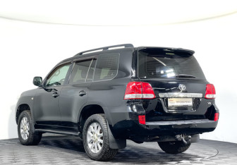 Подержанный автомобиль Toyota Land Cruiser Suv 2009 года (7 фото)