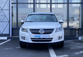 Подержанный автомобиль Volkswagen Tiguan 2010 года (2 фото)