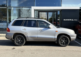 Подержанный автомобиль Hyundai Santa Fe 2001 года (4 фото)