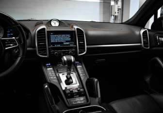 Подержанный автомобиль Porsche Cayenne 2015 года (19 фото)