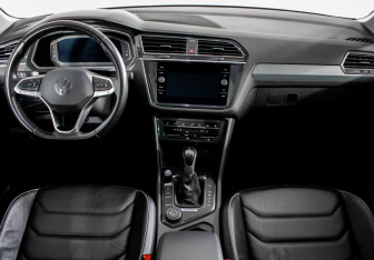 Подержанный автомобиль Volkswagen Tiguan 2021 года (12 фото)