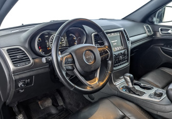 Подержанный автомобиль Jeep Grand Cherokee 2018 года (15 фото)