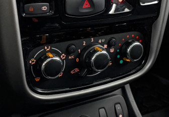 Подержанный автомобиль Renault Duster 2015 года (21 фото)