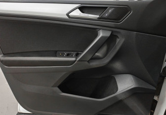 Подержанный автомобиль Volkswagen Tiguan 2021 года (15 фото)