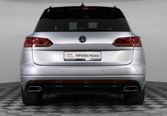 Подержанный автомобиль Volkswagen Touareg 2022 года (6 фото)