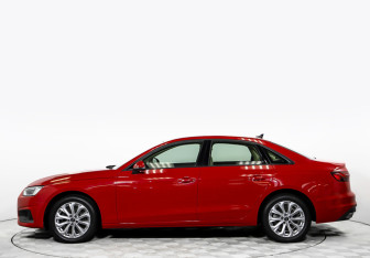 Подержанный автомобиль Audi A4 Sedan 2022 года (6 фото)