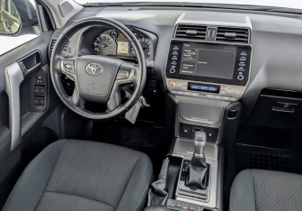 Подержанный автомобиль Toyota Land Cruiser Prado 2021 года (30 фото)