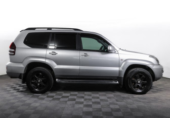 Подержанный автомобиль Toyota Land Cruiser Prado 2007 года (4 фото)
