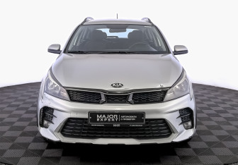 Подержанный автомобиль Kia Rio Hatchback 2021 года (2 фото)