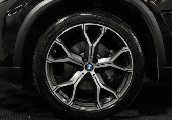Подержанный автомобиль BMW X5 2020 года (7 фото)